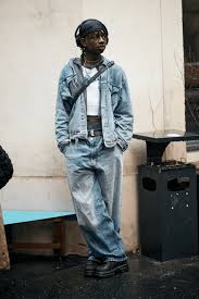 Trendy streetwear denim outfit with oversized jeans in New York City, USA